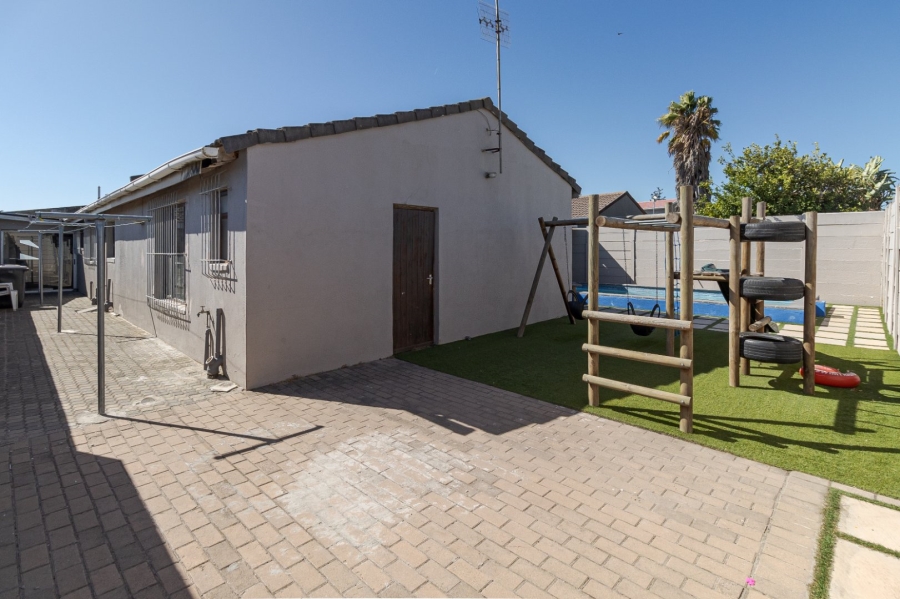 To Let 3 Bedroom Property for Rent in Highbury Western Cape